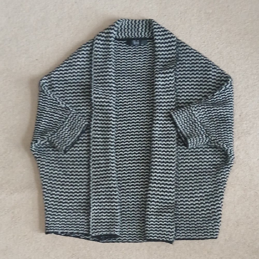 💓3/$15 Black and White Women's Cardigan - Picture 5 of 13